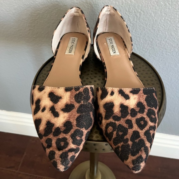 Steve Madden Leopard Pointed Flats - Picture 2 of 8